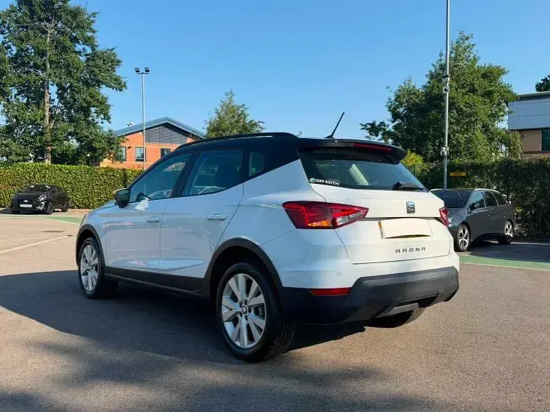Used Seat Arona SE Technology 115 HP (84 kW) 2019 White SUV