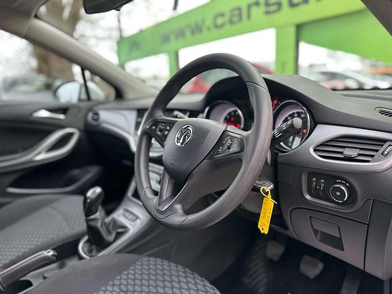 Second-hand Vauxhall Astra 110 CP (80 kW) 2020 Alb Hatchback