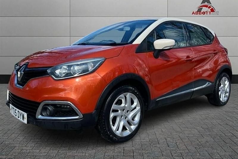 Used Renault Captur Dynamique 90 HP (66 kW) 2015 Orange SUV