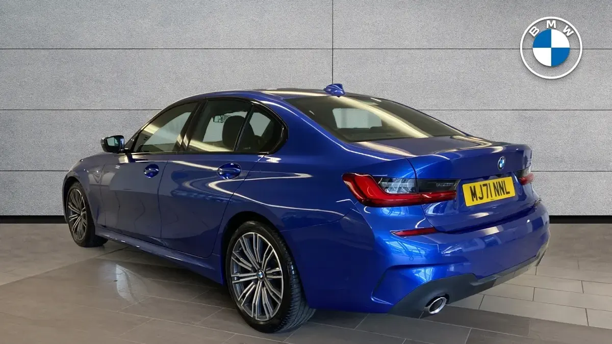 Begagnad BMW 320 M Sport 181 HK (133 kW) 2021 Blå