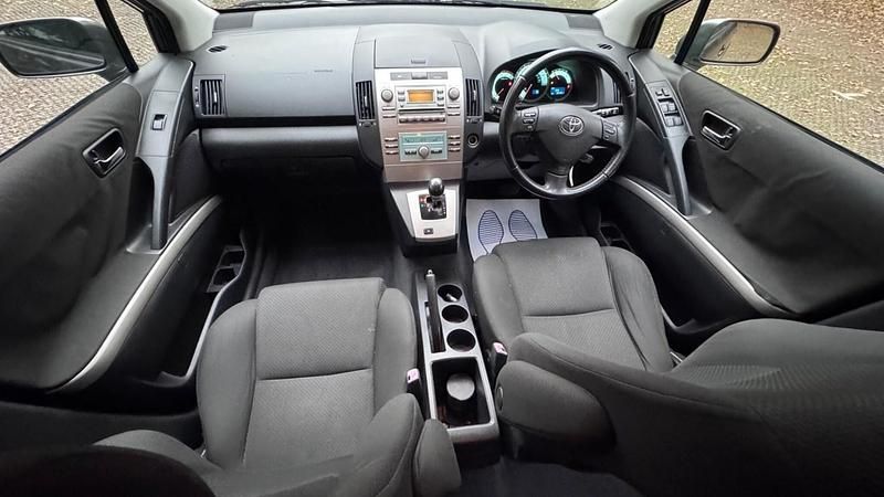 Used Toyota Corolla Verso 129 HP (94 kW) 2006 Grey MPV