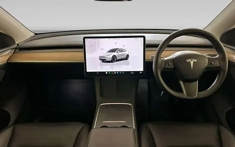 Used Tesla Model Y Long Range AWD 286 kW (389 HP) 2025 SUV