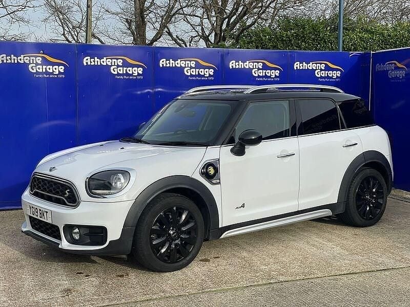 Used Mini Cooper Countryman Classic 2019 Light white SUV