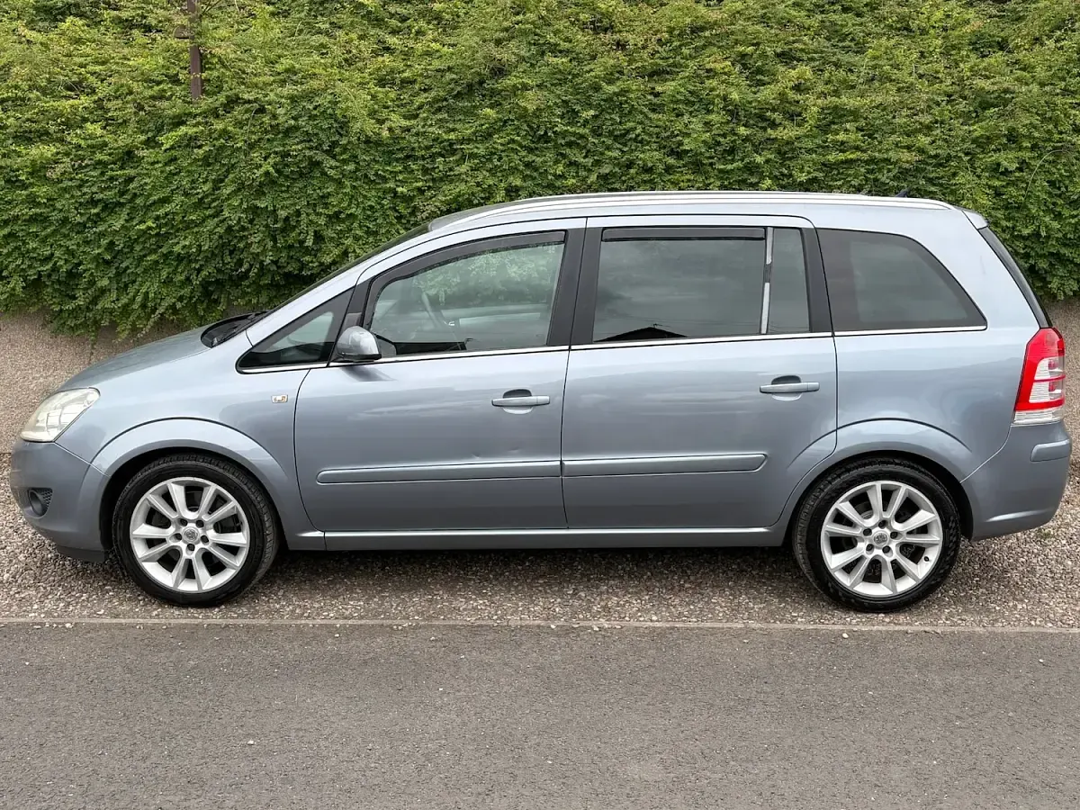 Used Vauxhall Zafira Design Edition 2008 Silver MPV