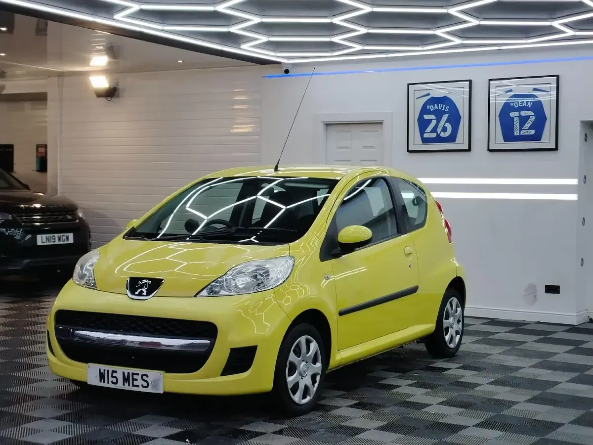 Used Peugeot 107 68 HP (50 kW) 2009 Yellow Hatchback