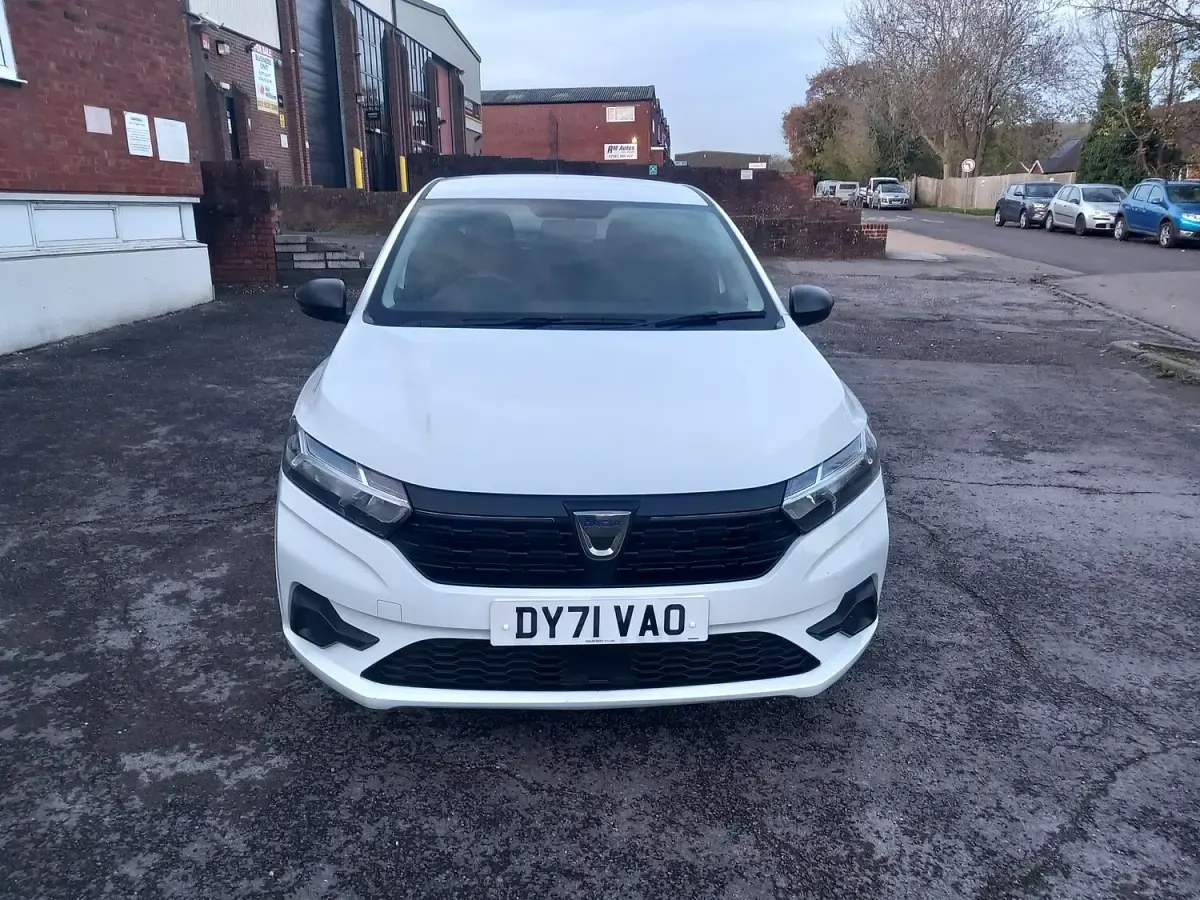 Used Dacia Sandero Essentiel 90 HP (66 kW) 2021 White Hatchback
