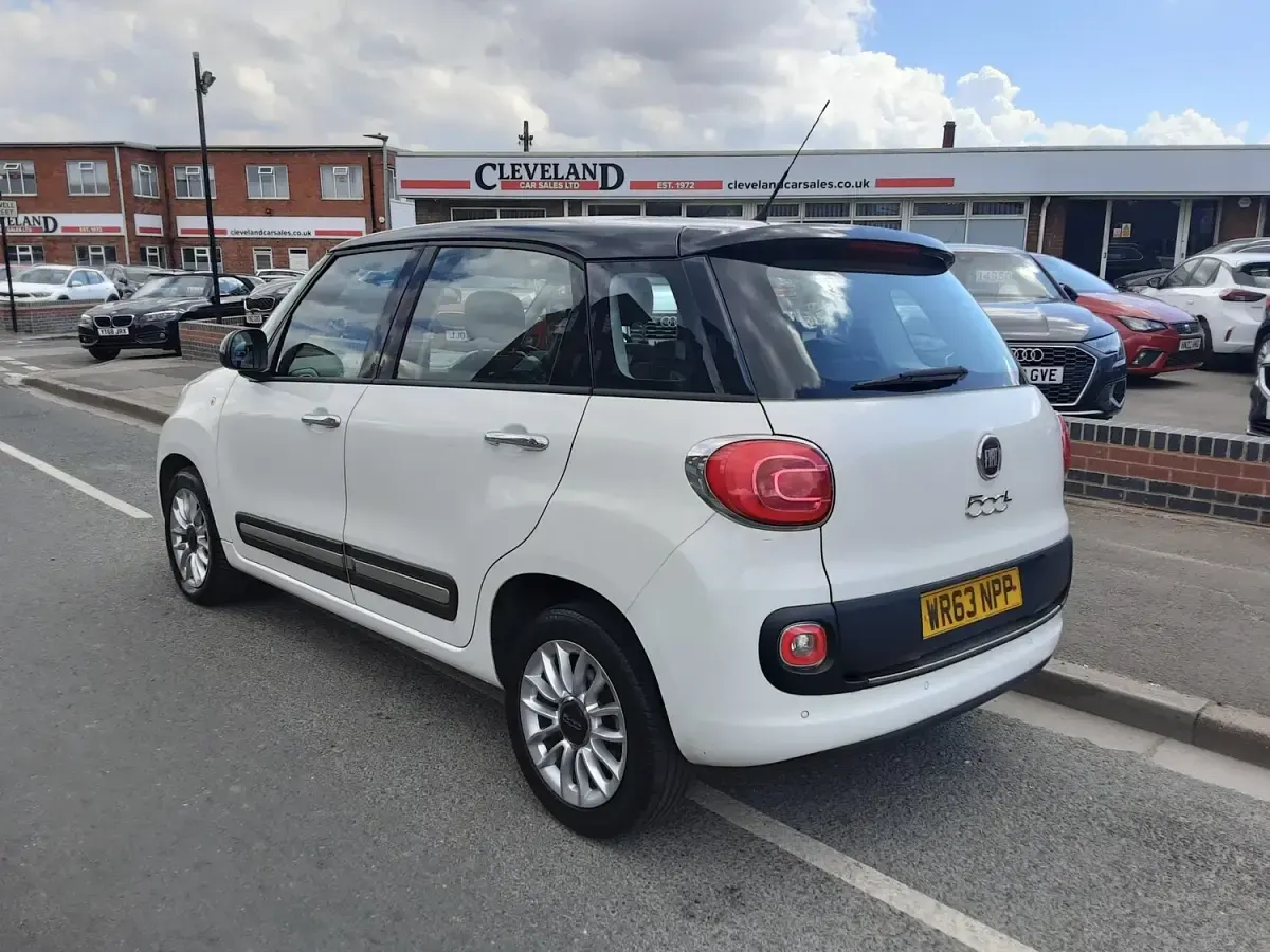 Used Fiat 500L Lounge 2013 White and black MPV