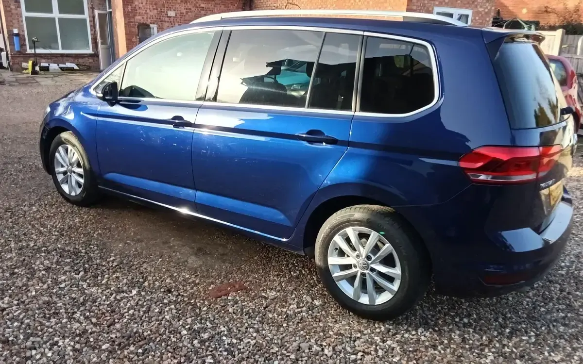 Used VW Touran SEL 150 HP (110 kW) 2017 Blue MPV