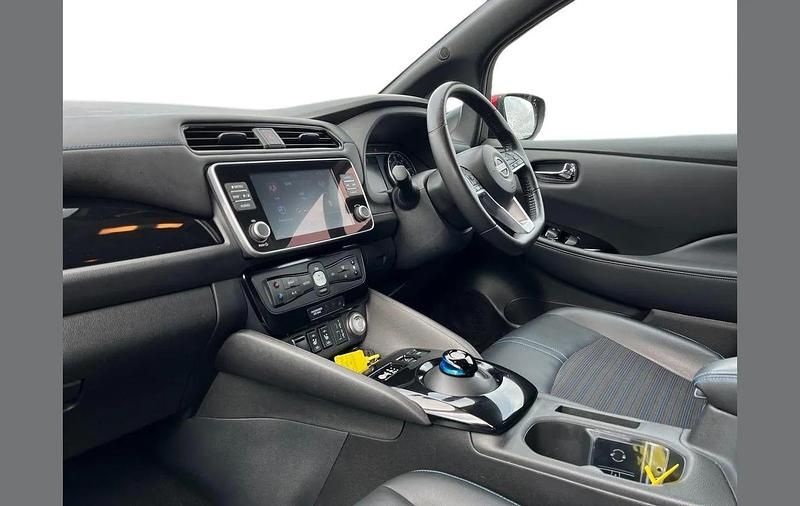 Used Nissan Leaf N-Connecta 108 kW (147 HP) 2023 Red Hatchback