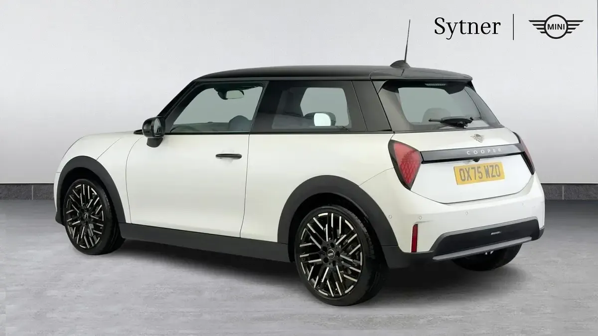 New Mini Cooper Hatch 113 kW (154 HP) 2026 White Hatchback