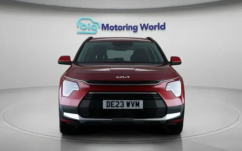 Gebraucht Kia Niro 141 PS (103 kW) 2023 Rot SUV