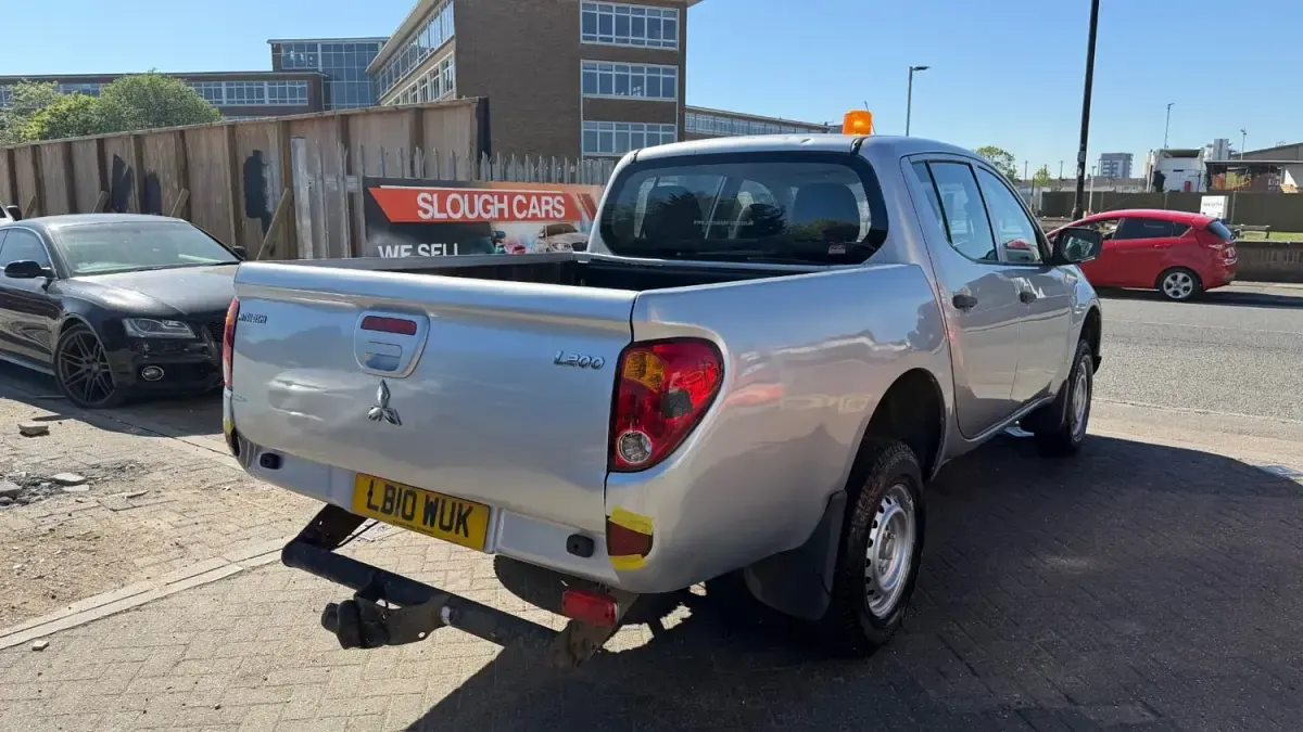 Second-hand Mitsubishi L200 134 CP (98 kW) 2010 Argintiu Pickup