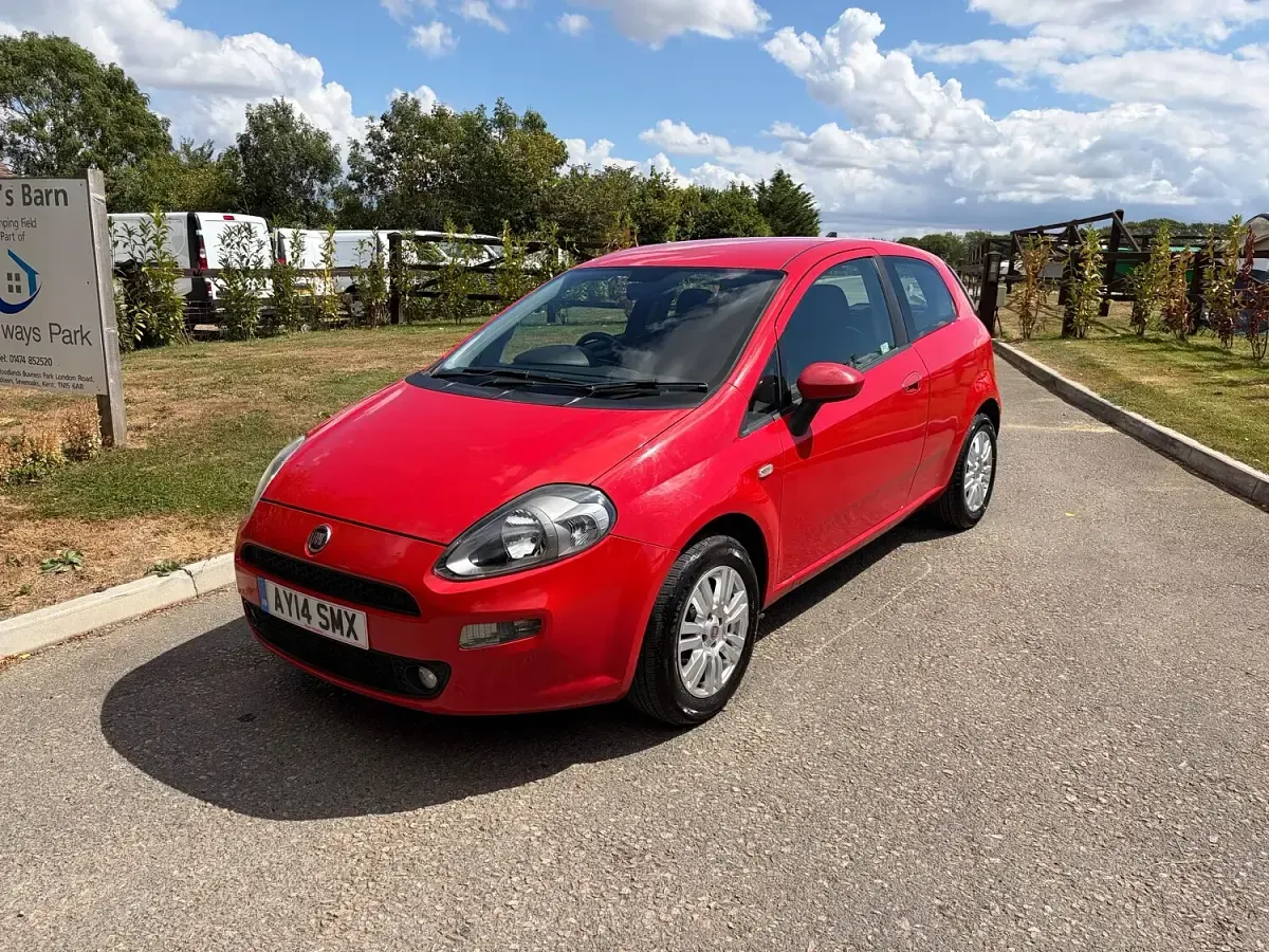 Used Fiat Punto Easy 69 HP (50 kW) 2014 Red Hatchback