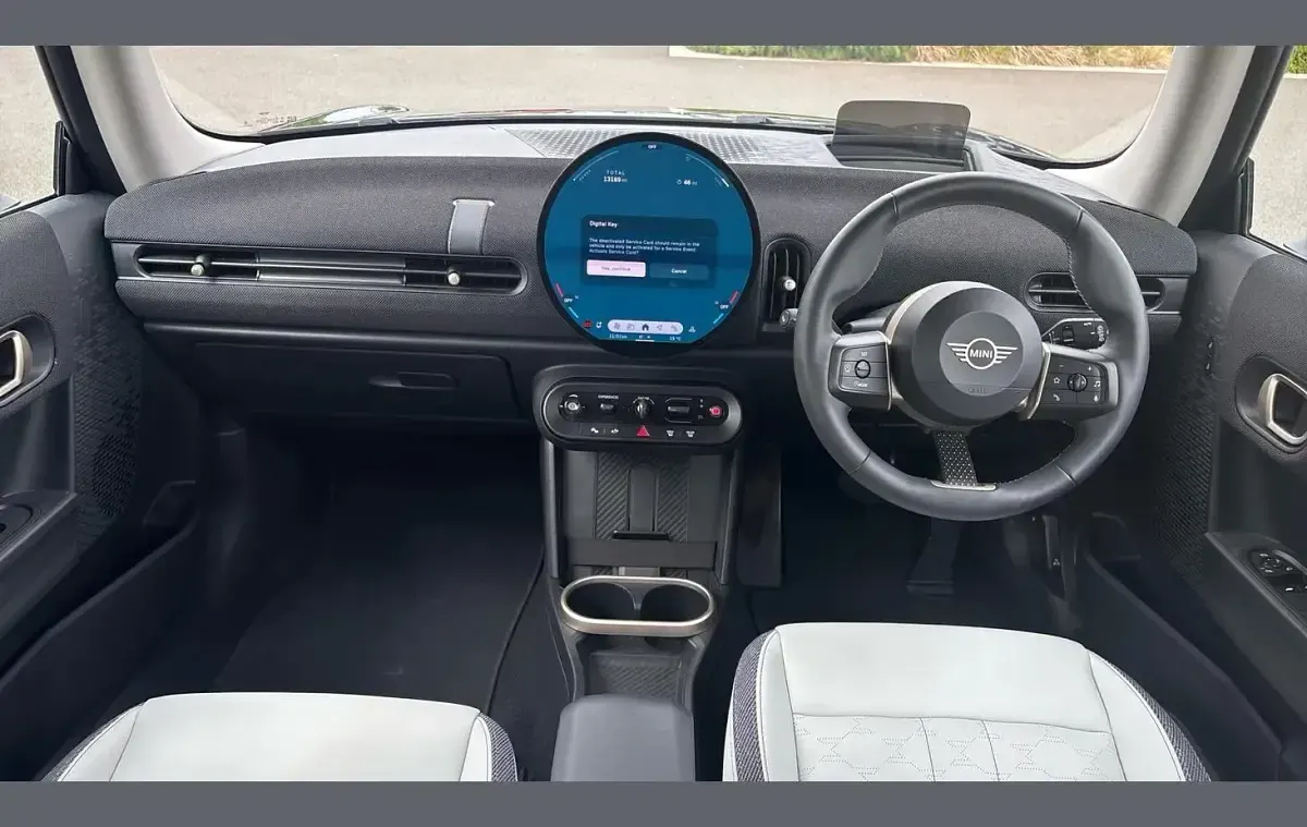 Used Mini Cooper Classic 200 HP (147 kW) 2024 Black Hatchback