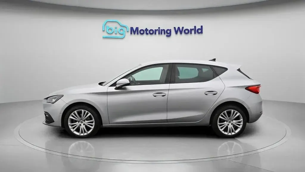 Used Seat Leon SE Dynamic 110 HP (80 kW) 2021 Silver Hatchback