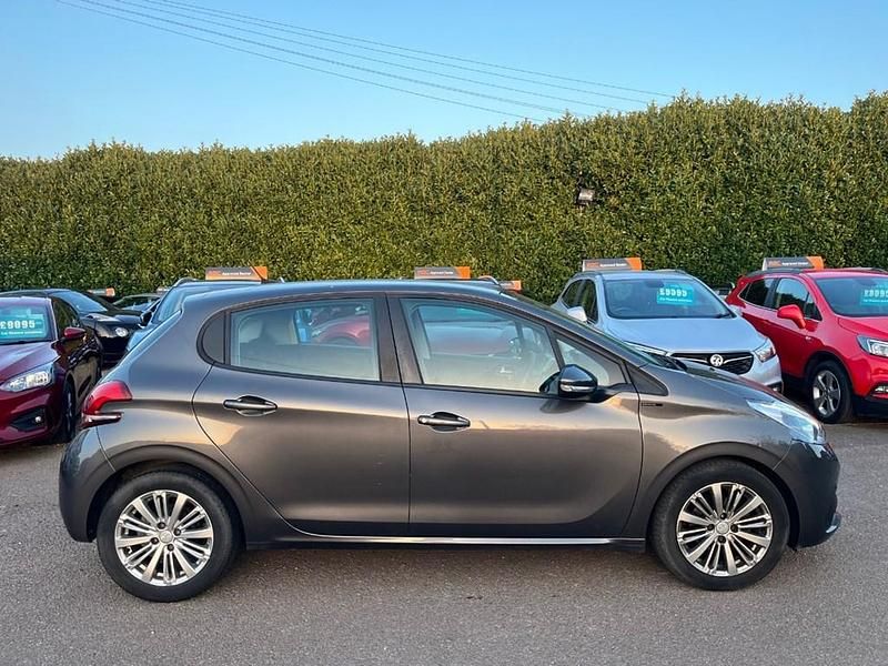 Used Peugeot 208 Signature Sky 2019 Grey Hatchback