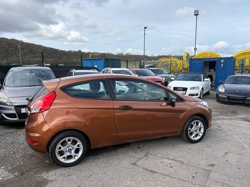 Used Ford Fiesta 95 HP (69 kW) 2013 Red Hatchback