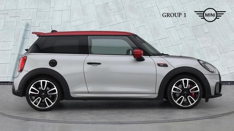 Usado Mini John Cooper Works Hatch 231 CV (169 kW) 2024 Plateado Utilitario