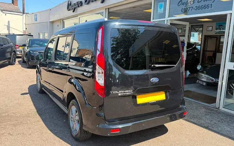 Used Ford Grand Tourneo Connect Titanium 120 HP (88 kW) 2022 Black MPV