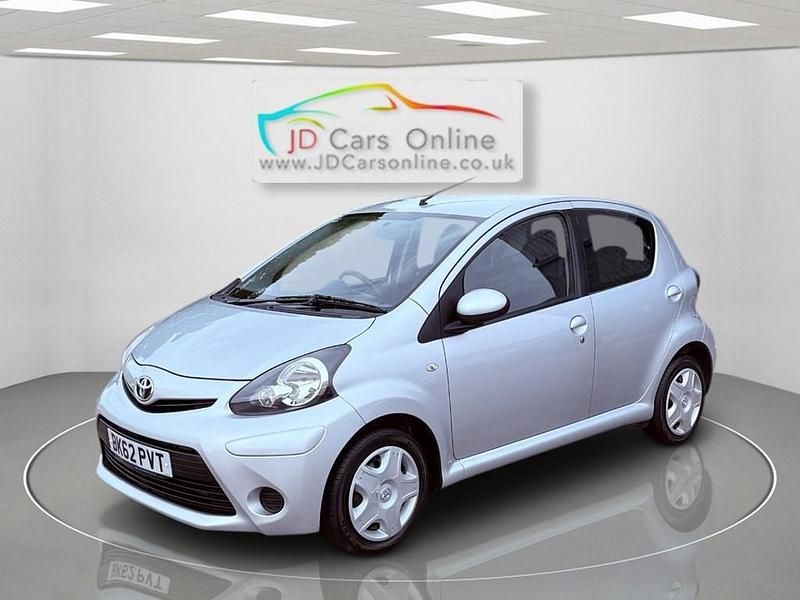 Silver Used 2012 Toyota Aygo Hatchback | £4,999 (Expensive) - Image 1/4