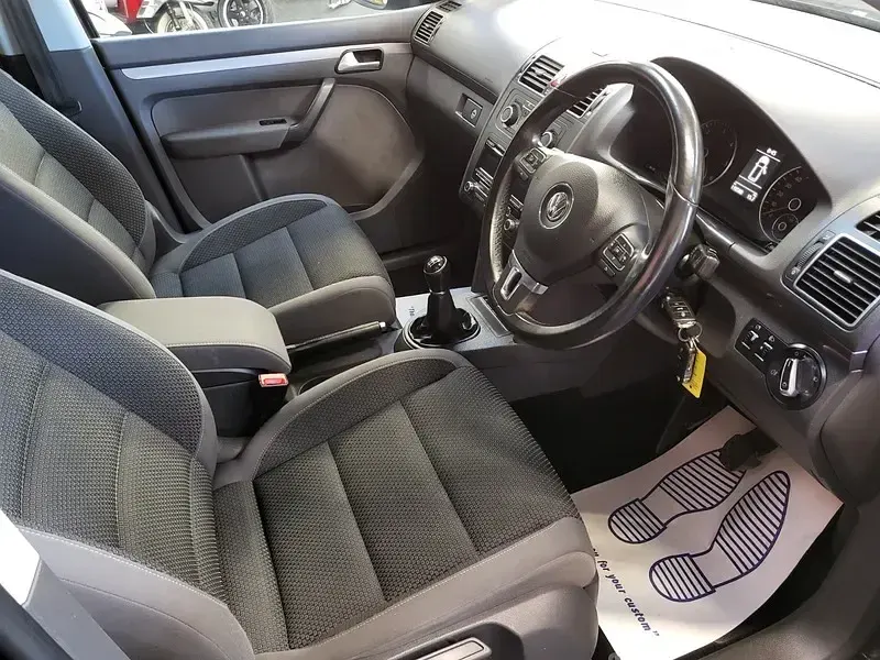 Used VW Touran SE 190 HP (139 kW) 2015 Black MPV