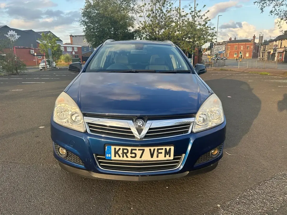 Used Vauxhall Astra Design Edition 120 HP (88 kW) 2007 Blue Estate