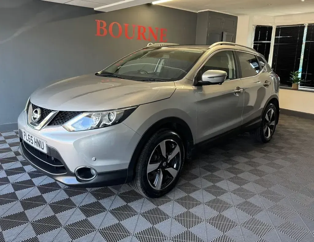 Used Nissan Qashqai N-TEC 115 HP (84 kW) 2016 Silver SUV