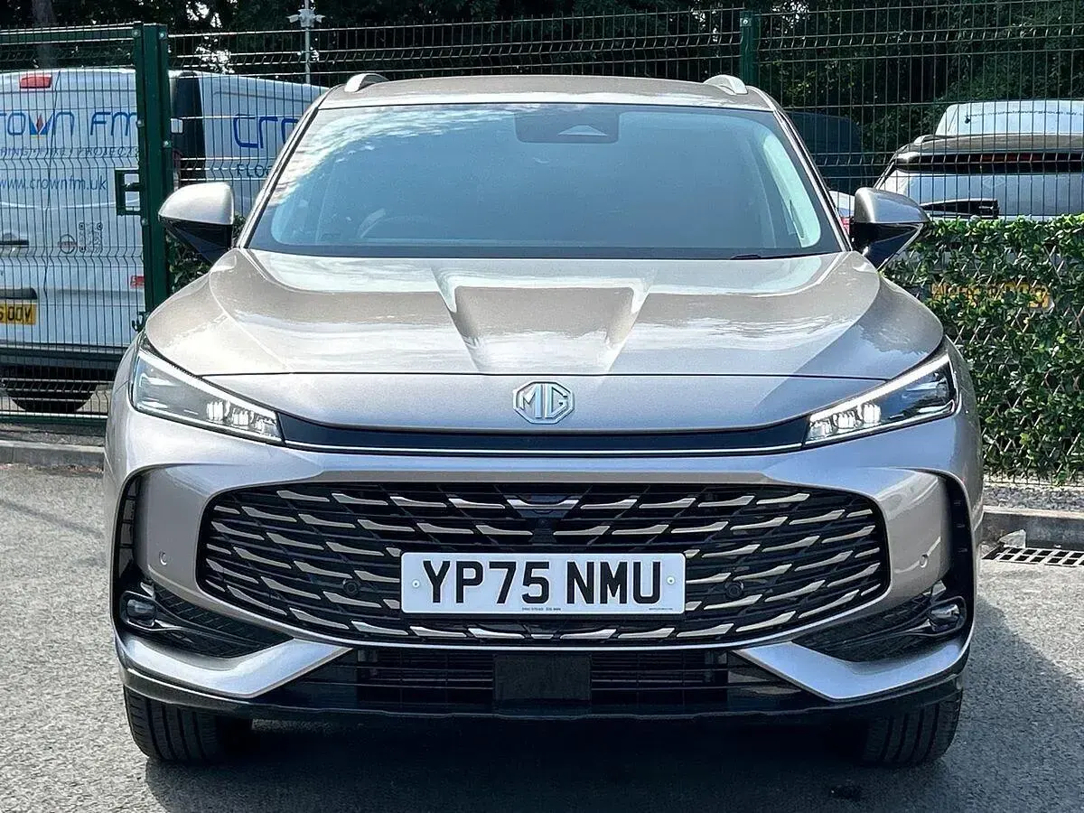 Used MG HS Trophy 224 HP (164 kW) 2025 Silver SUV