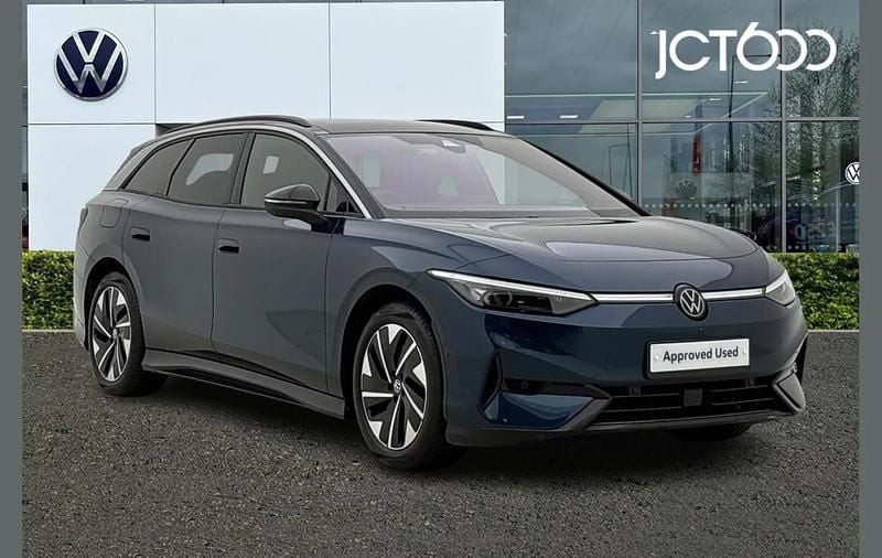 Blue Used 2025 VW ID.7 Pro Estate | £36,285 (Good price) - Image 1/4