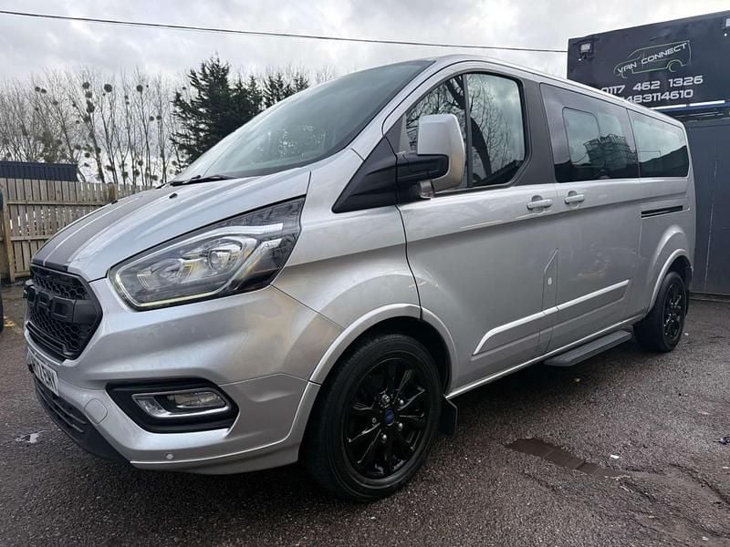 Used Ford Tourneo Titanium 130 HP (95 kW) 2022 Silver MPV
