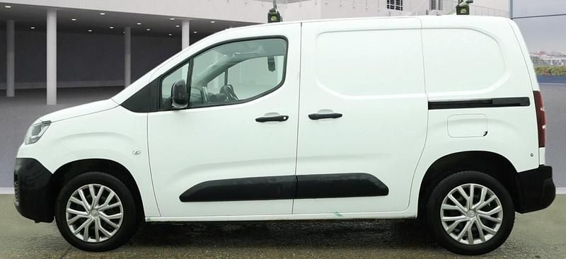Used Citroën Berlingo 100 HP (73 kW) 2022 White MPV