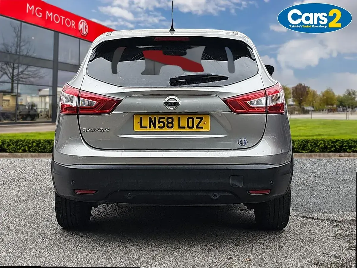 Used Nissan Qashqai N-TEC 115 HP (84 kW) 2015 Silver SUV