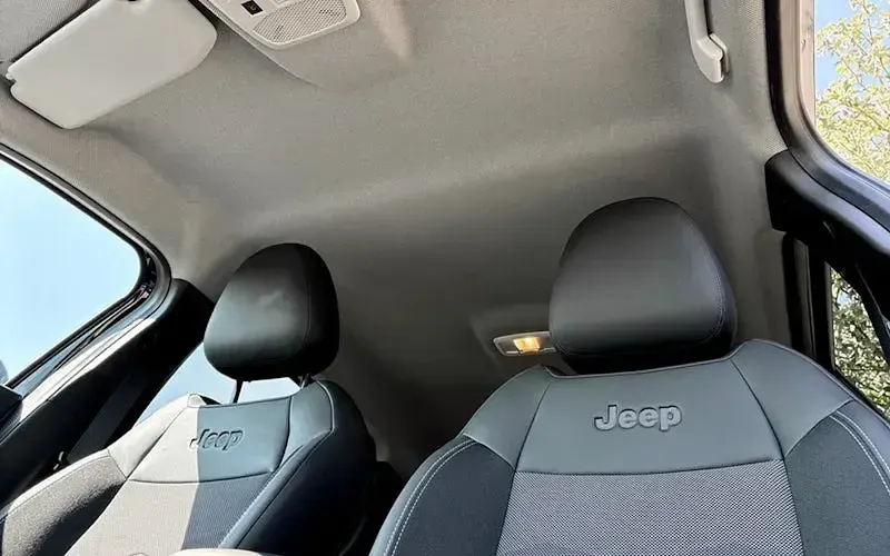 Used Jeep Avenger EV Summit 114 kW (156 HP) 2025 Black SUV