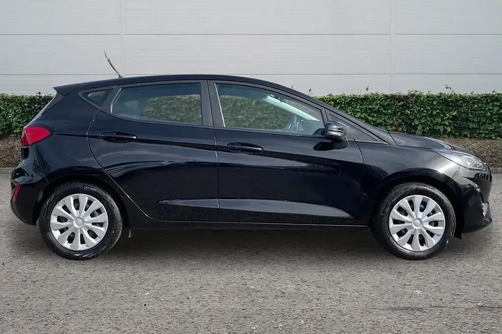 Używany Ford Fiesta Trend 75 KM (55 kW) 2022 Czarny Hatchback