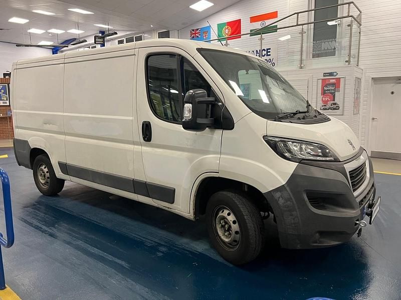 Used Peugeot Boxer 130 HP (95 kW) 2016 White Van
