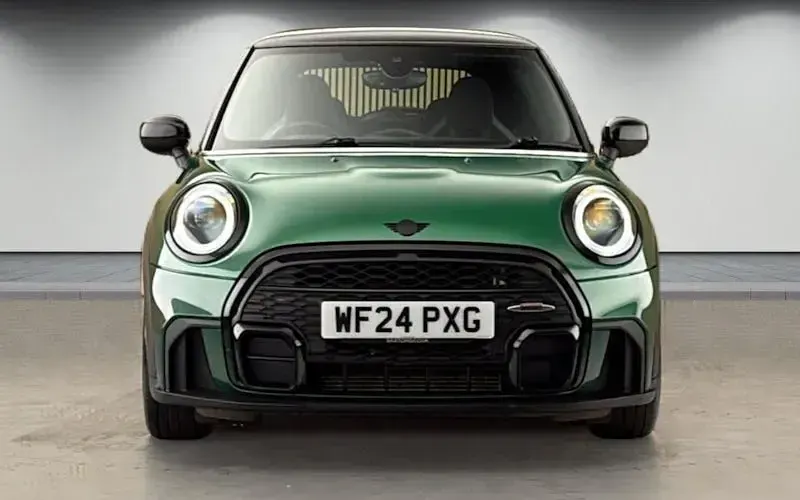 Używany Mini Cooper Hatch 136 KM (100 kW) 2023 Zielony Hatchback