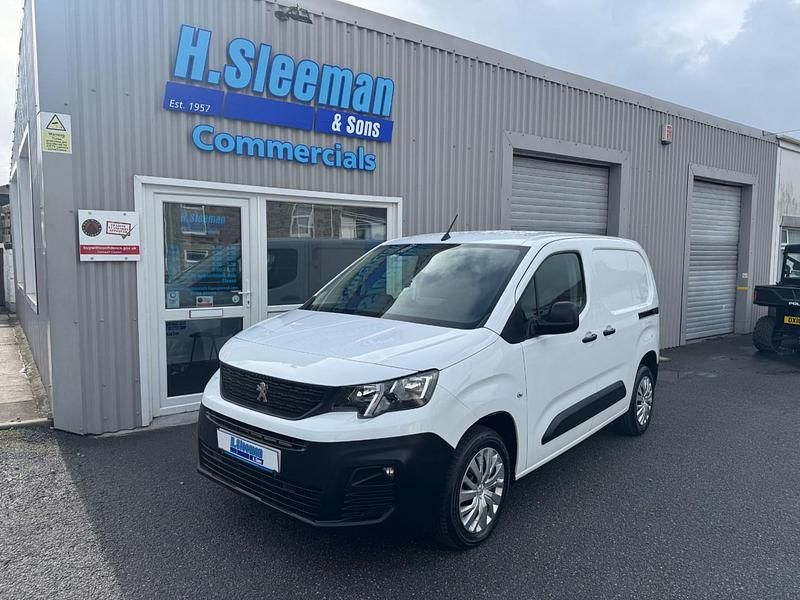 White Used 2020 Peugeot Partner Van | £9,995 (Fair price) - Image 1/4