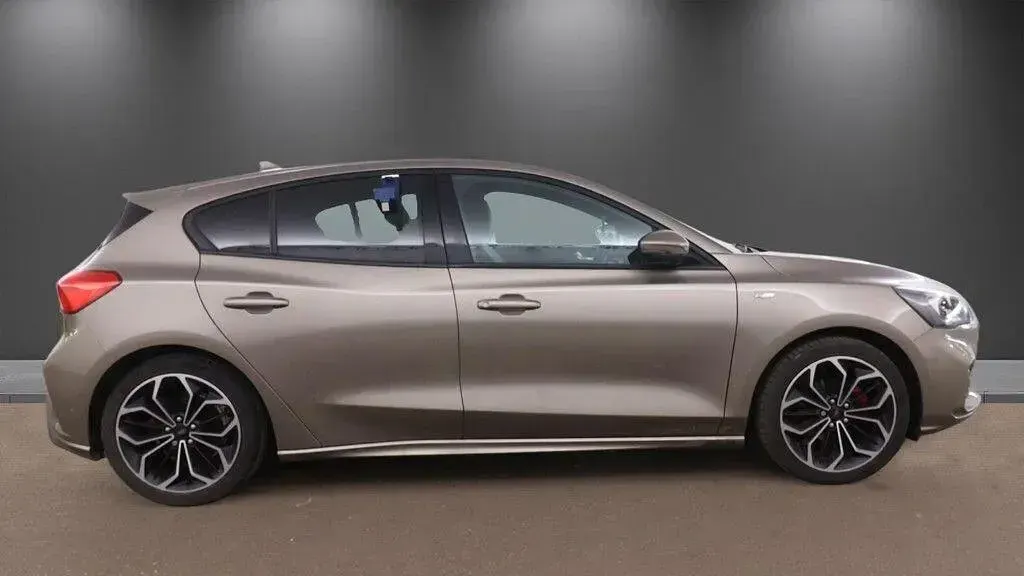 Used Ford Focus ST-Line X 182 HP (133 kW) 2019 Silver Hatchback