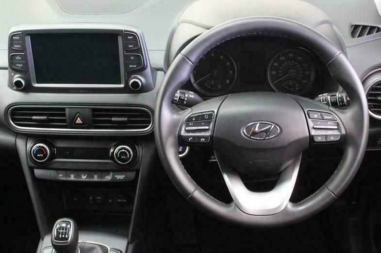 Used Hyundai Kona Premium 120 HP (88 kW) 2019 White SUV