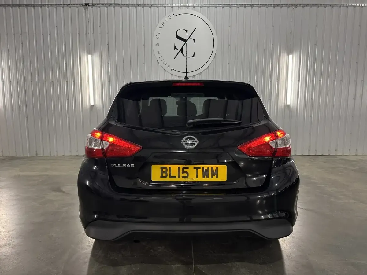 Used Nissan Pulsar Tekna 115 HP (84 kW) 2015 Black Hatchback