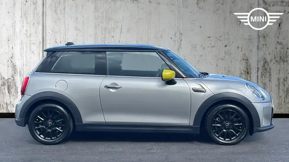 Used Mini Cooper Classic 134 HP (98 kW) 2022 Silver Hatchback
