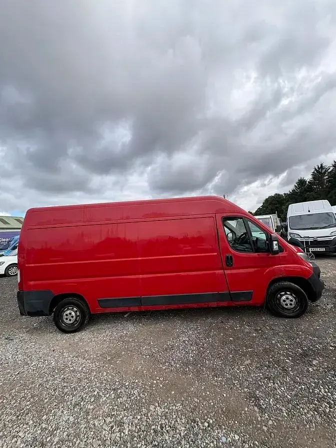 Used Citroën Relay 130 HP (95 kW) 2019 Red Van
