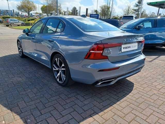Usado Volvo S60 R-Design 250 HP (183 kW) 2022 Cinzento Sedan