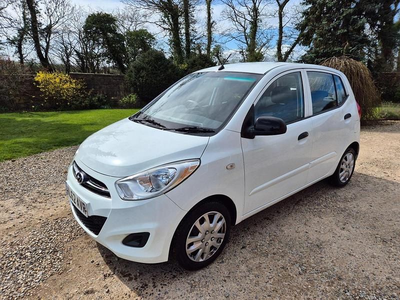 Used Hyundai i10 Classic 85 HP (62 kW) 2013 White Hatchback
