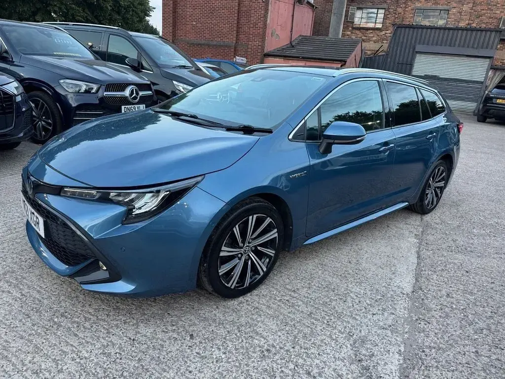 Used Toyota Corolla Design 184 HP (135 kW) 2021 Blue Estate