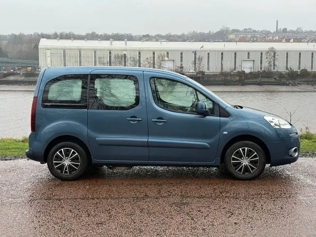 Used Peugeot Partner Tepee S 92 HP (67 kW) 2013 Blue MPV