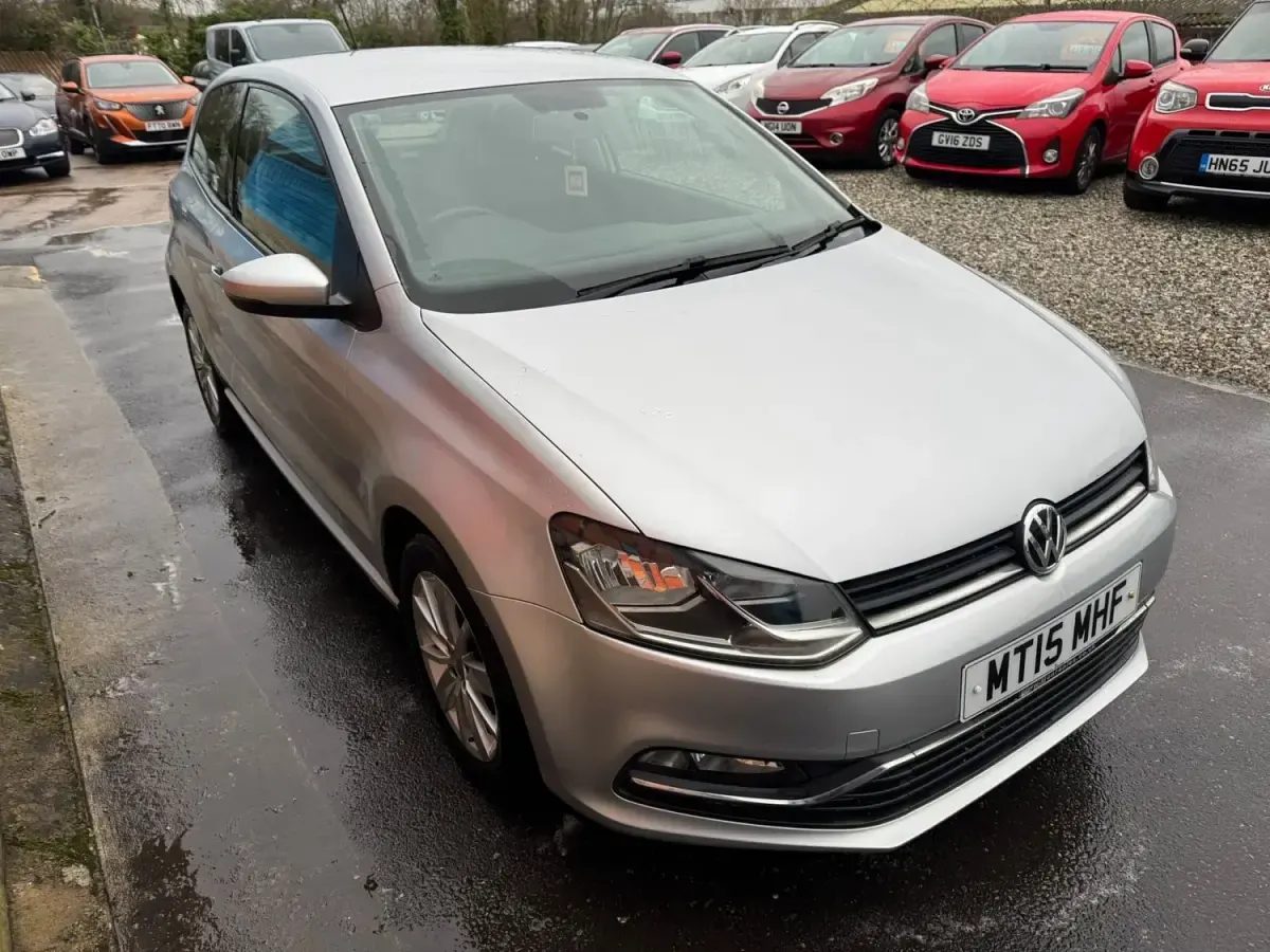 Usado VW Polo SE 90 HP (66 kW) 2015 Prateado Citadino