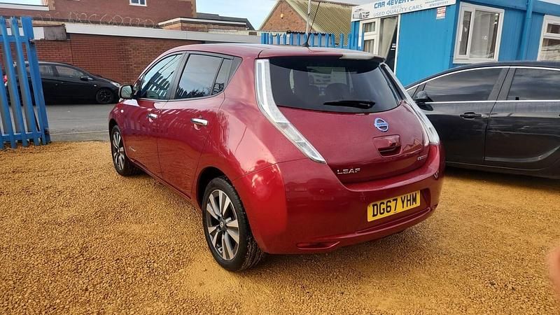 Used Nissan Leaf Tekna 80 kW (109 HP) 2017 Red Hatchback