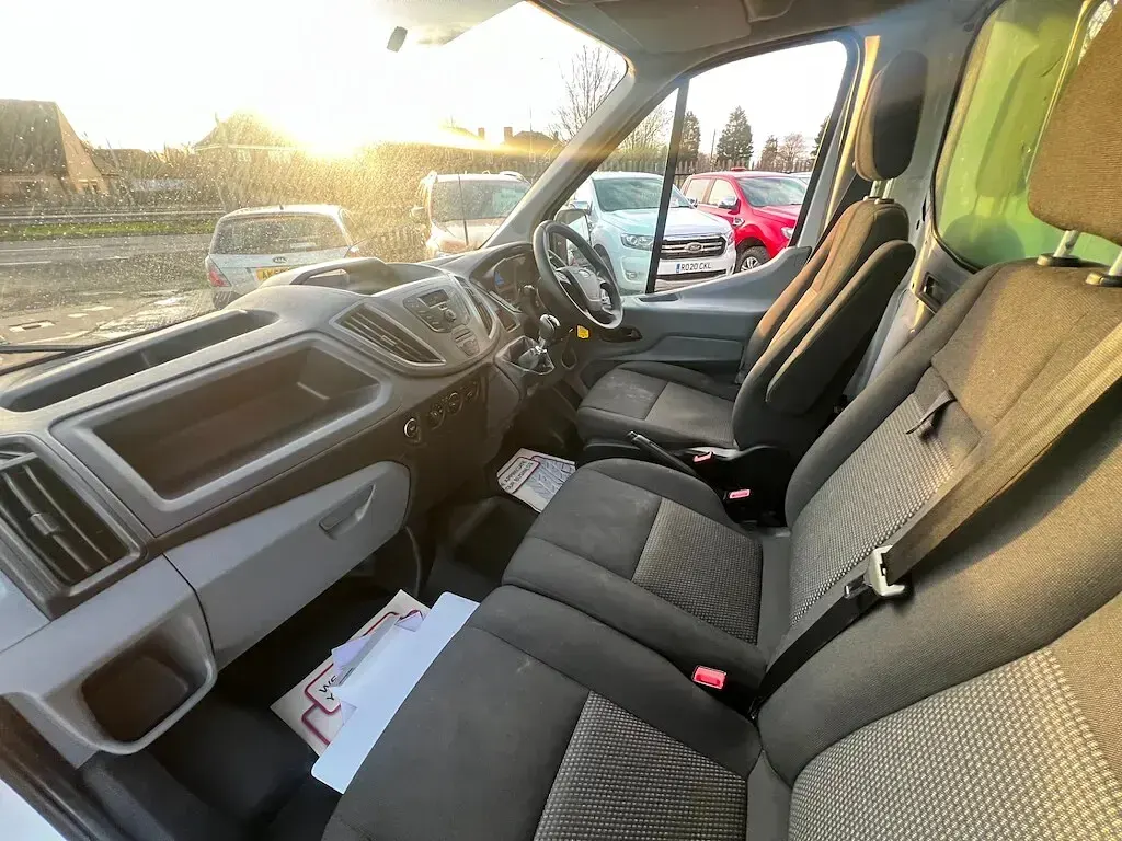 Used Ford Transit 130 HP (95 kW) 2019 White Cabriolet