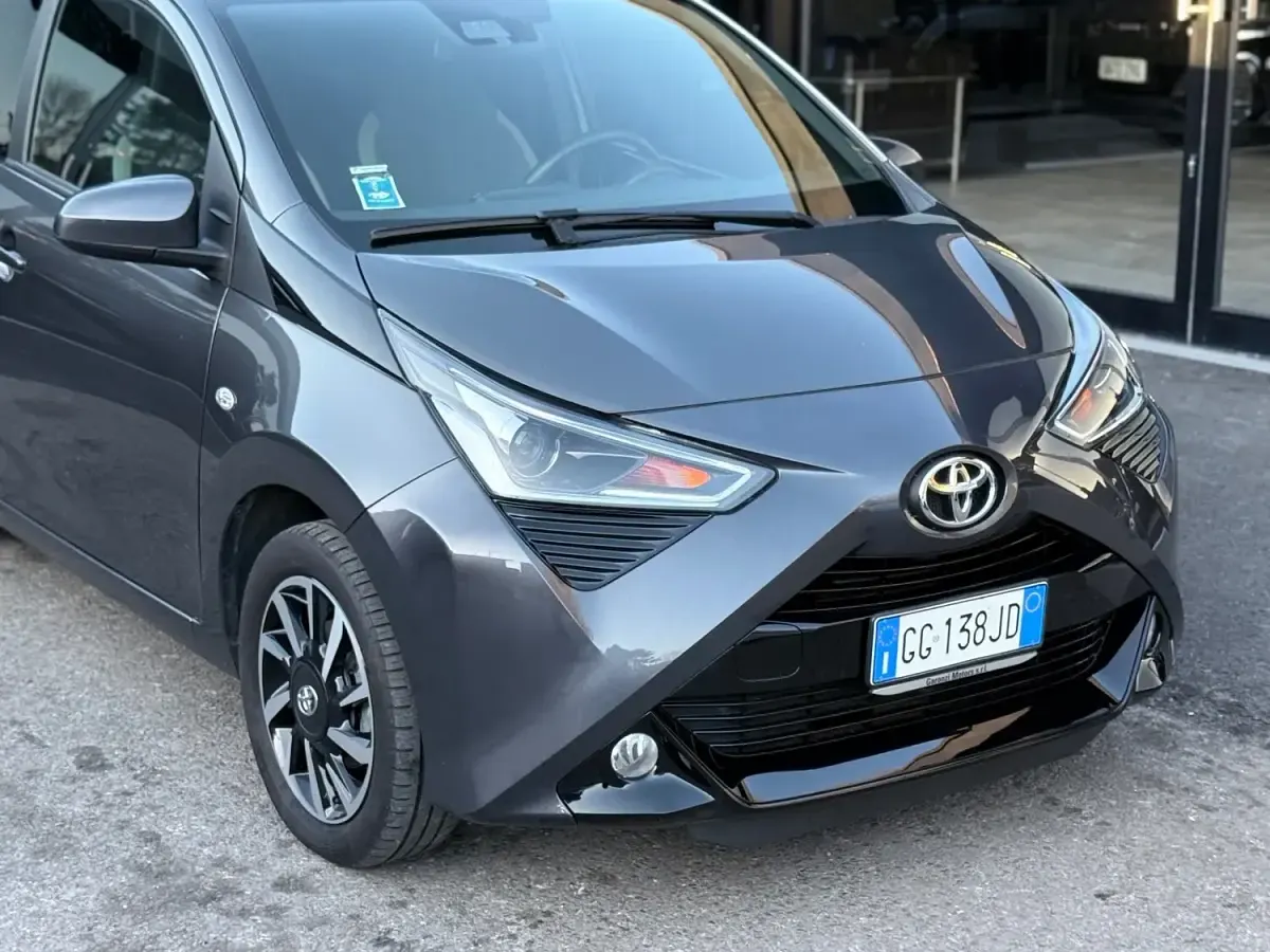 Used Toyota Aygo X-clusiv 72 HP (52 kW) 2021 Grey Hatchback